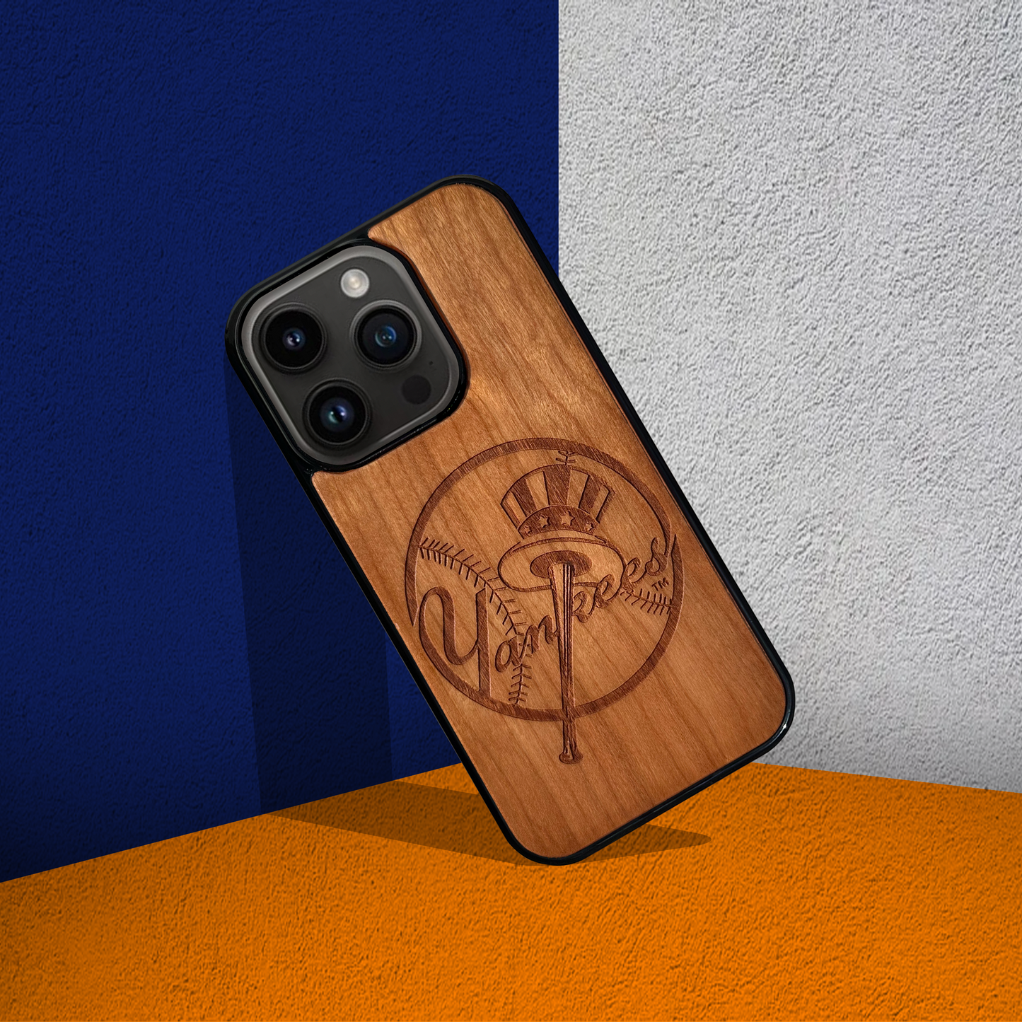 New York Yankees® Primary Crest - Wooden Phone Case